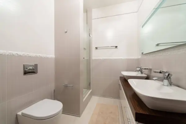 Baño con artefactos instalados